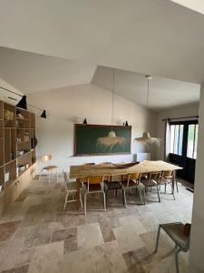 a dining room with a wooden table and chairs at Villa des Mattes - Superbe maison de famille 15 couchages in Crillon-le-Brave