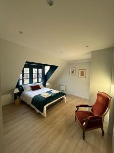 Postel nebo postele na pokoji v ubytování Duplex 50m2 rénové, hyper-centre, St sauveur