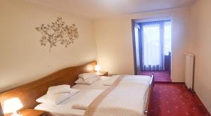 Postel nebo postele na pokoji v ubytování Pension Seeblick