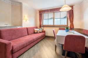 A seating area at Haus zur Vogelweide App 3