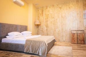 Letto o letti in una camera di B H Y Guesthouse in Yerevan