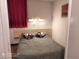 Posteľ alebo postele v izbe v ubytovaní LA NORMA LES BALCONS DE LA Vanoise