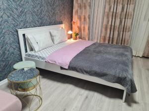 Un pat sau paturi într-o cameră la Ghencea Residence 158 Floor 10