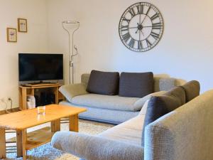 TV a/nebo společenská místnost v ubytování Apartment Caroubier 2 by Interhome