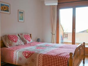 Postel nebo postele na pokoji v ubytování Apartment Caroubier 2 by Interhome