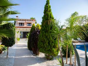 Bazén v ubytování Holiday Home Verano by Interhome nebo v jeho okolí