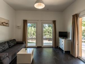 TV a/nebo společenská místnost v ubytování Apartment Residence Marina di Favone- T2- 2-4 pers-1 by Interhome