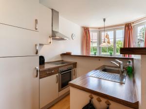 une cuisine avec un évier et un réfrigérateur dans l'établissement Apartment Top 4 by Interhome, à Sankt Margarethen im Lungau