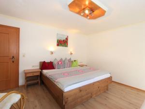 Postel nebo postele na pokoji v ubytování Apartment Anita-4 by Interhome