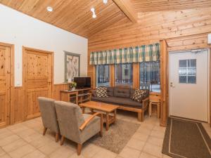 Et opholdsområde på Holiday Home Villa kuusanka by Interhome