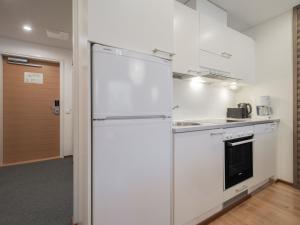 Η κουζίνα ή μικρή κουζίνα στο Holiday Home Nordic chalet 9411 by Interhome