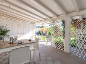 Vonkajšia záhrada v ubytovaní Apartment La Marina by Interhome