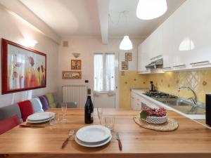 Kuchyňa alebo kuchynka v ubytovaní Apartment La Marina by Interhome
