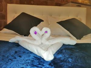 two swans made out of towels on a bed at Relax Santa Cecilia in Gravina in Puglia