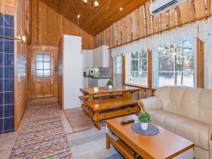 Kuchyň nebo kuchyňský kout v ubytování Holiday Home Kultaranta by Interhome