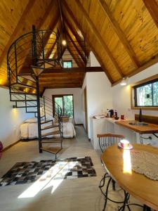 a room with a spiral staircase in a house at VILLA ITÁLIA CHALÉ in Santo Antônio do Pinhal