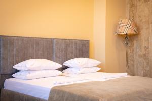 Letto o letti in una camera di B H Y Guesthouse in Yerevan