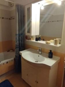 A bathroom at Ρετιρέ με θέα