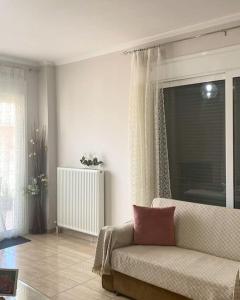 A seating area at Ρετιρέ με θέα