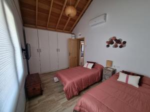 Postel nebo postele na pokoji v ubytování villa los vaqueros