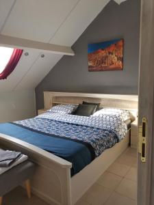 a bedroom with a bed in a attic at Mevazara guesthouse in Malmedy