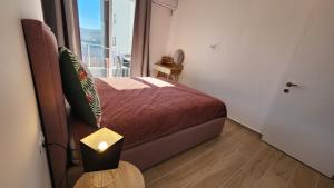 A bed or beds in a room at Jusal Sea View Apartment