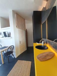 Beauty on the rooftop with AC and ROOFTOP terrace 1075 Budapest, Asbóth utca kép - 2