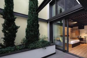 A bed or beds in a room at VERSOVERDE HOTEL Alzaia Naviglio Grande