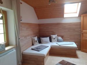 Ένα ή περισσότερα κρεβάτια σε δωμάτιο στο Apartment Almhaus Innerkrems
