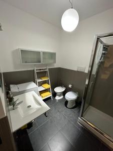 A bathroom at Zanclea Még 10 kép