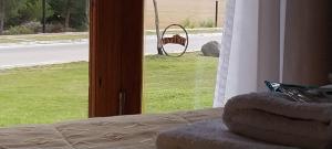 Uma área de estar em Cabañas Oyikil