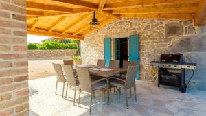 Photo de la galerie de l'établissement Villa Lusa by Villas Holiday, à Bajčići