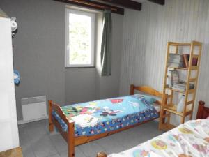 a bedroom with a bed and a book shelf at Gîte Tucolet in Hinx