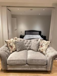 Llit o llits en una habitació de Studio come 1 Bed flat in Vauxhall next to Battersea
