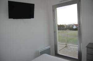 Telewizja i/lub zestaw kina domowego w obiekcie LE BORD de MER