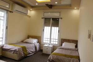 Tempat tidur dalam kamar di Petra Mountain House