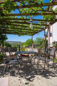 Vonkajšia záhrada v ubytovaní Secret Garden 76 sq.m. apartment close to city center