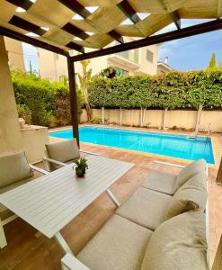 Bazén v ubytování El Soleo Luxury Villa nebo v jeho okolí