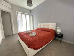 A bed or beds in a room at Gianluca Apartments 7