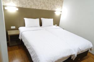 Postel nebo postele na pokoji v ubytování Yokotel Hotel