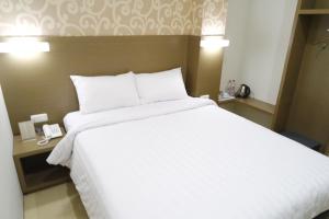 Postel nebo postele na pokoji v ubytování Yokotel Hotel