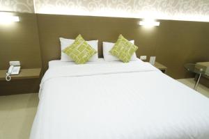 Postel nebo postele na pokoji v ubytování Yokotel Hotel