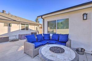 un sofá azul y una mesa en el patio en Lovely Norwalk Retreat with Pool and Fire Pit!, en Norwalk