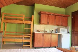 a kitchen with a bunk bed and a kitchen with a microwave at Lenke Apartmanház in Balatonlelle