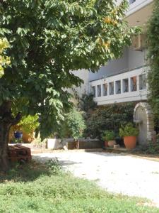 Vonkajšia záhrada v ubytovaní Secret Garden 76 sq.m. apartment close to city center