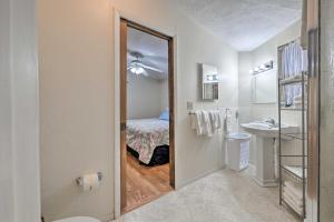 une salle de bain avec un lit, un lavabo et un miroir dans l'établissement Secluded Bryson City Home with Deck, Steps to Creek!, à Bryson City 32 autres photos