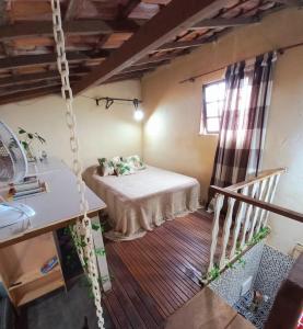 a room with a bed and a swing in a room at Casinha rustica em Monte Alto in Arraial do Cabo