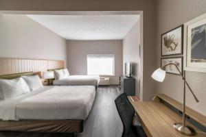Country Inn & Suites by Radisson, Wolfchase-Memphis, TN客房内的一张或多张床位