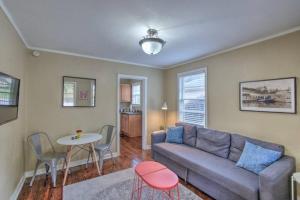 Χώρος καθιστικού στο Peaceful Retreat in Gated Midtown Community
