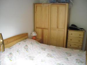 a bedroom with a bed and a dresser and a bed sidx sidx at Casa Erica - Carano in Carano